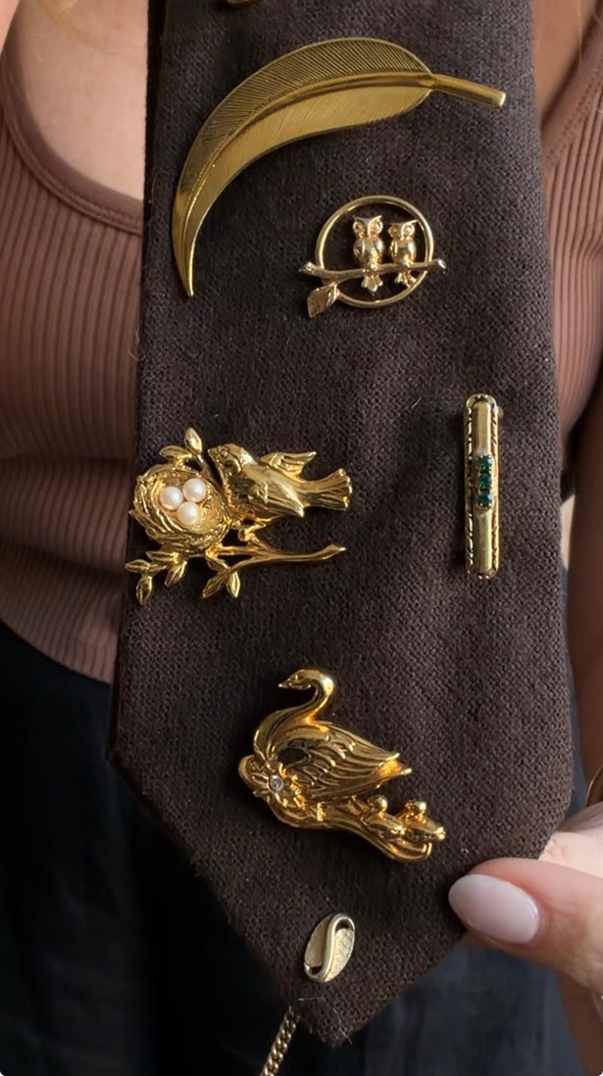 Vintage wool tie brooch pack