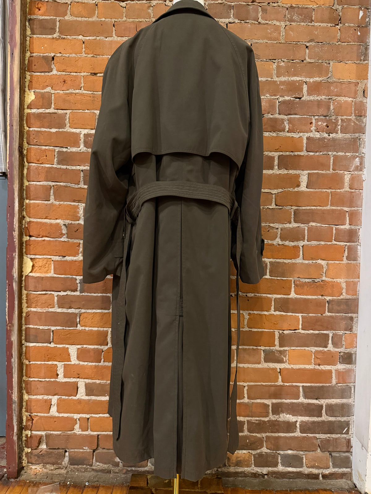 90s Ralph Lauren brown trench with removable wool lining. Fits M-XL