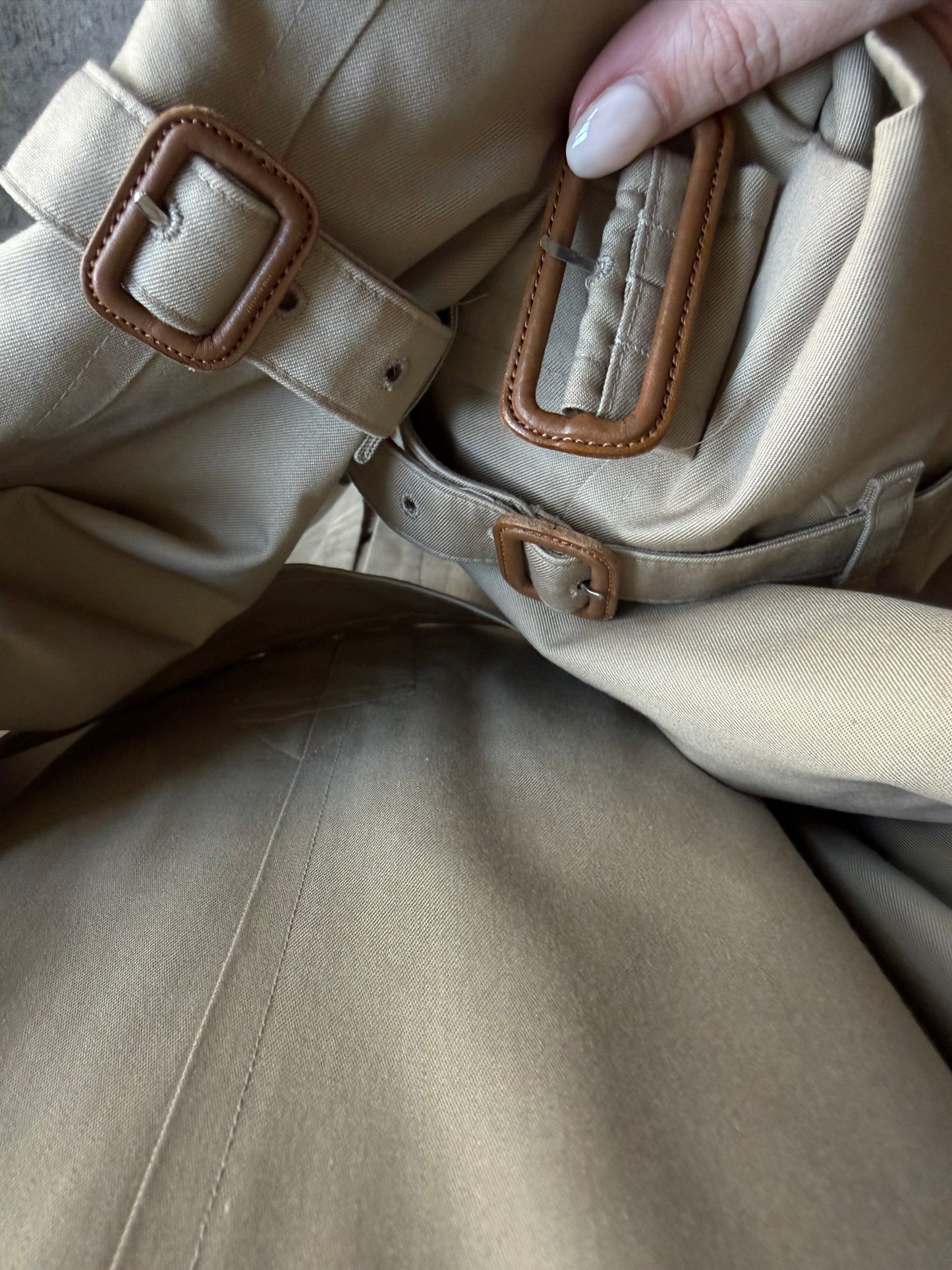 Vintage Burberry khaki trench with zip out wool lining. Fits M-XL