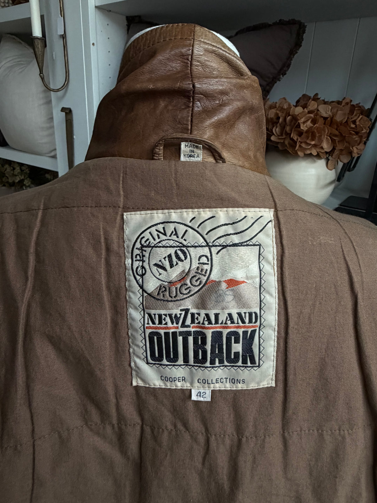 90s New Zealand Outback leather bomber. Fits S-L