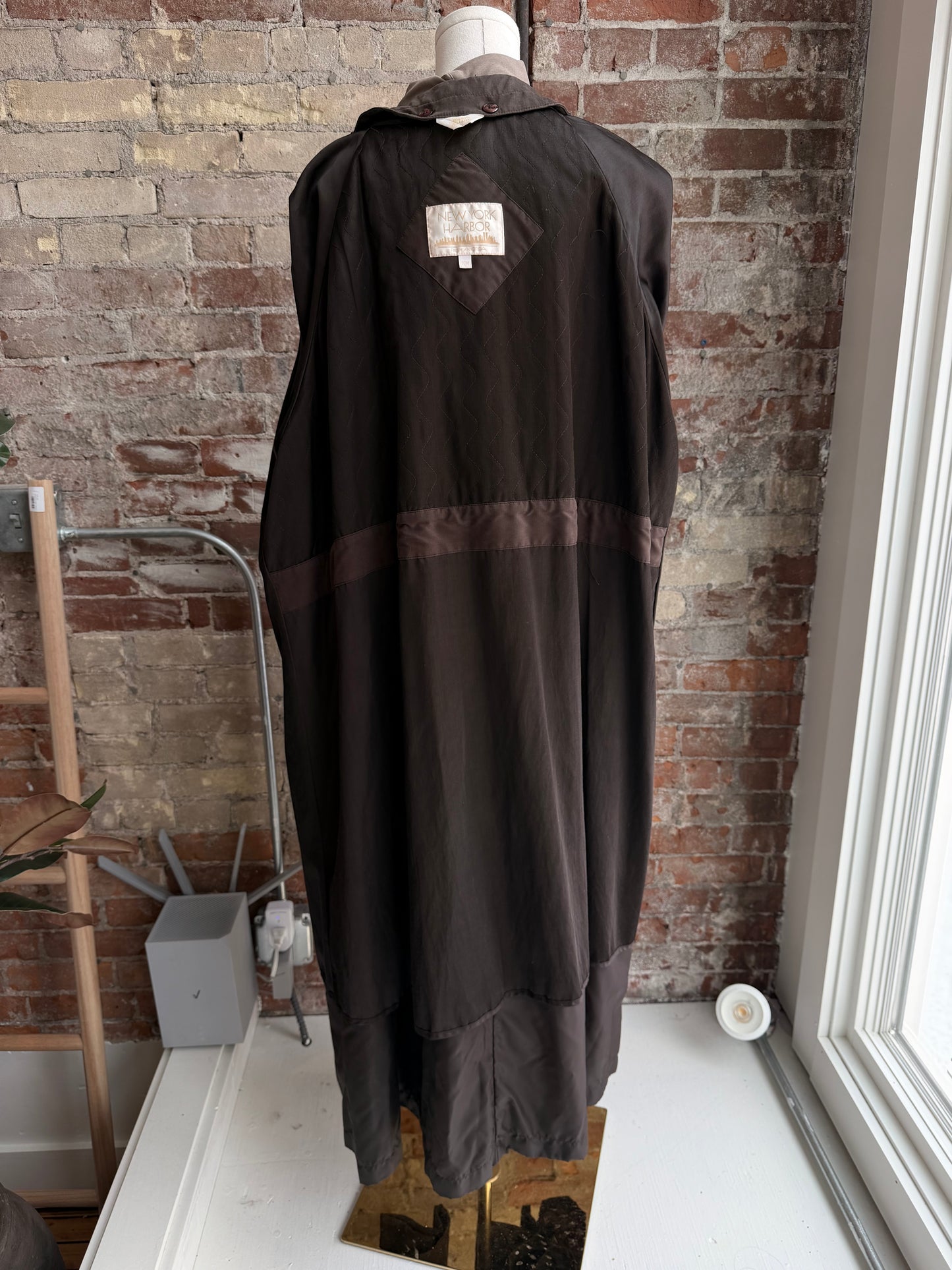 90s New York Harbor brown drapey trench with button out lining