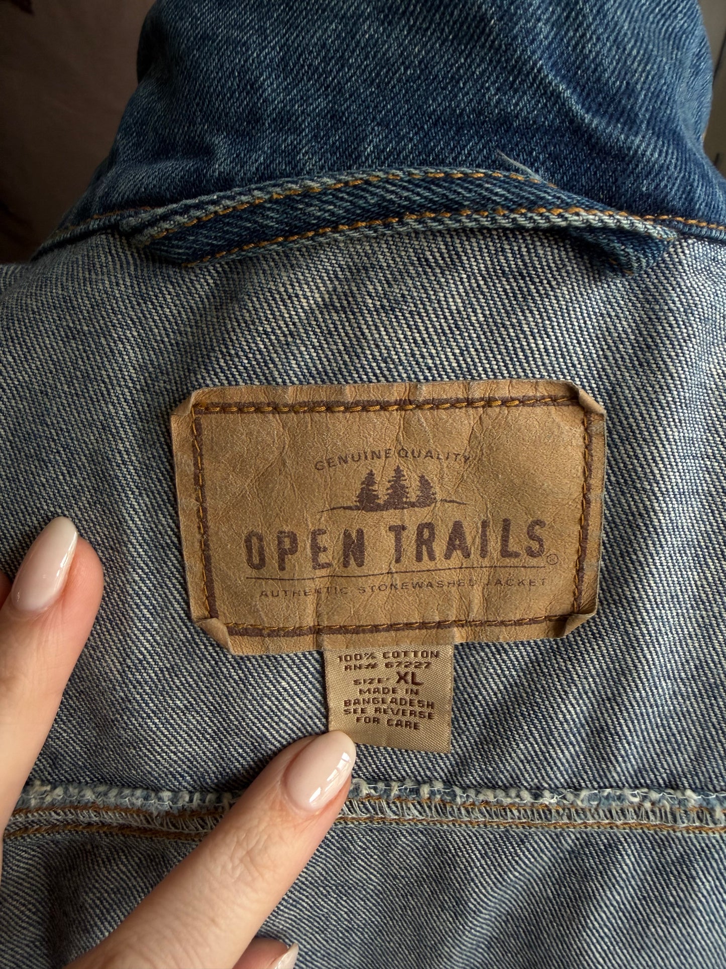 00s Open Trails denim jacket. Fits M-XL