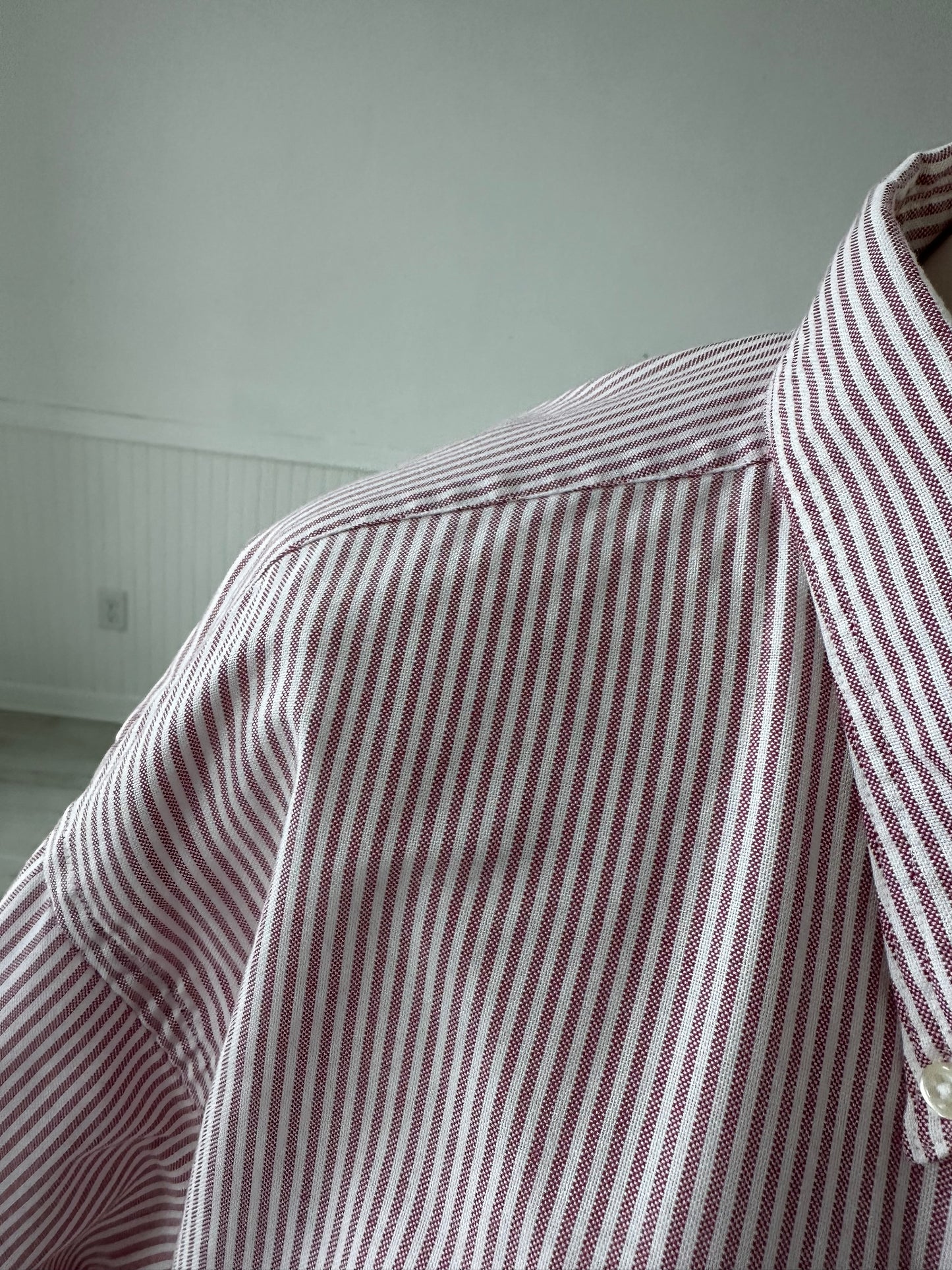 90s/00s Lands’ End red striped oxford