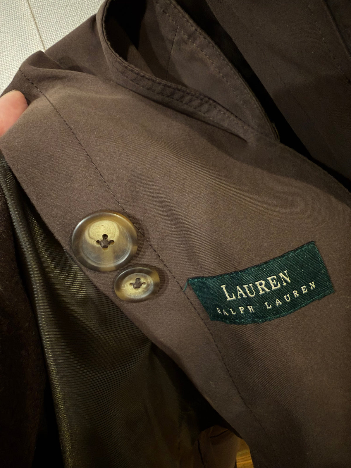 90s Lauren by Ralph Lauren brown trench with removable wool lining. Missing belt but a vintage silk tie is included. Fits M-XL