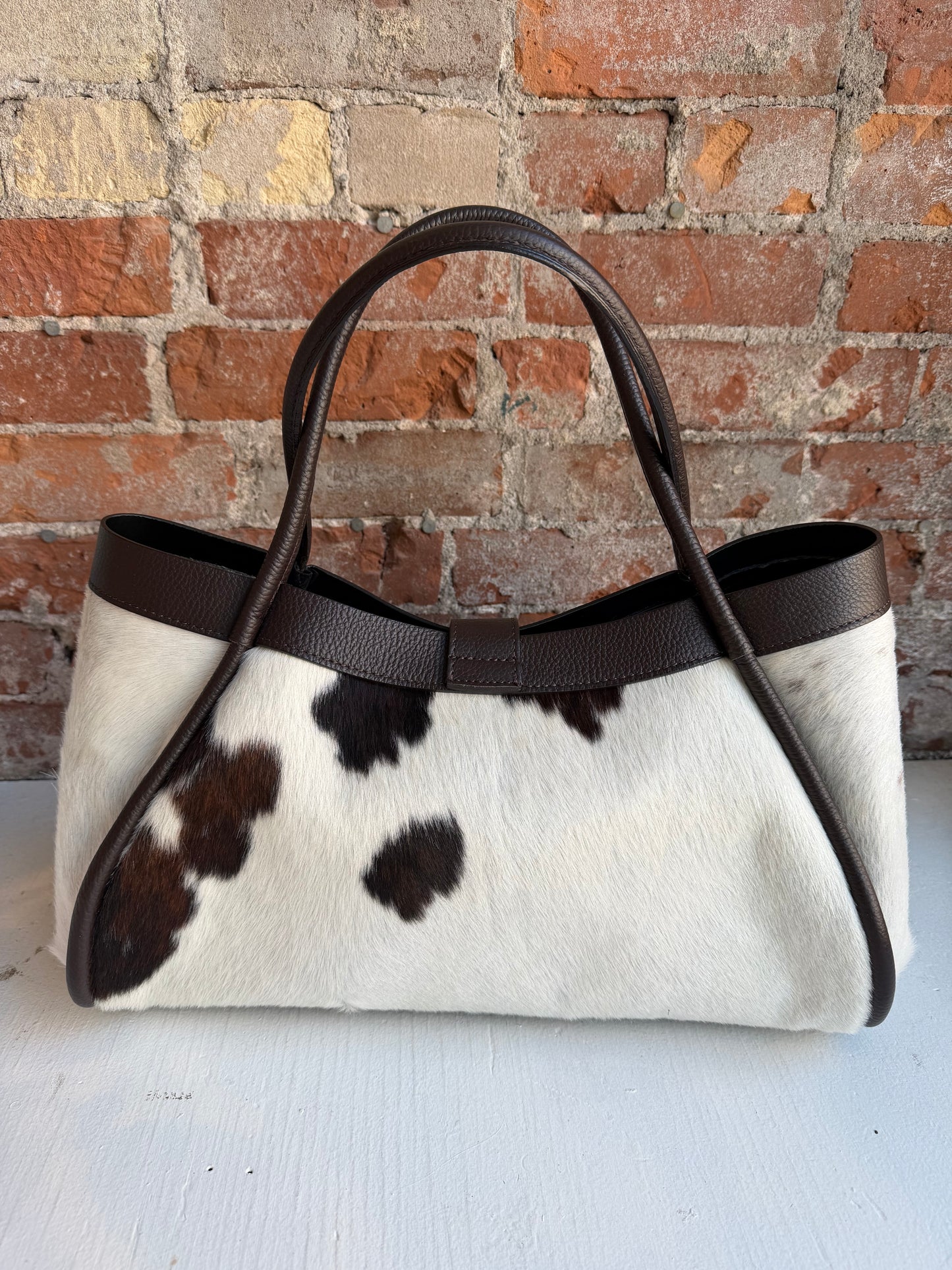 Cowhide leather bag sourced in Florence. Brand new never used