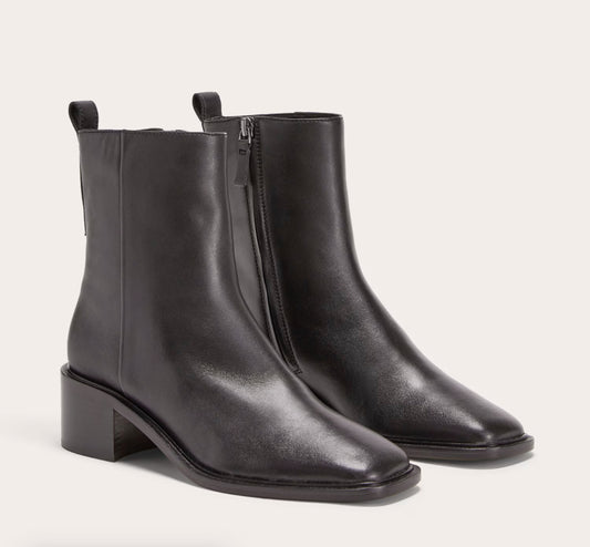 Everlane black leather City Boot in size 9.5