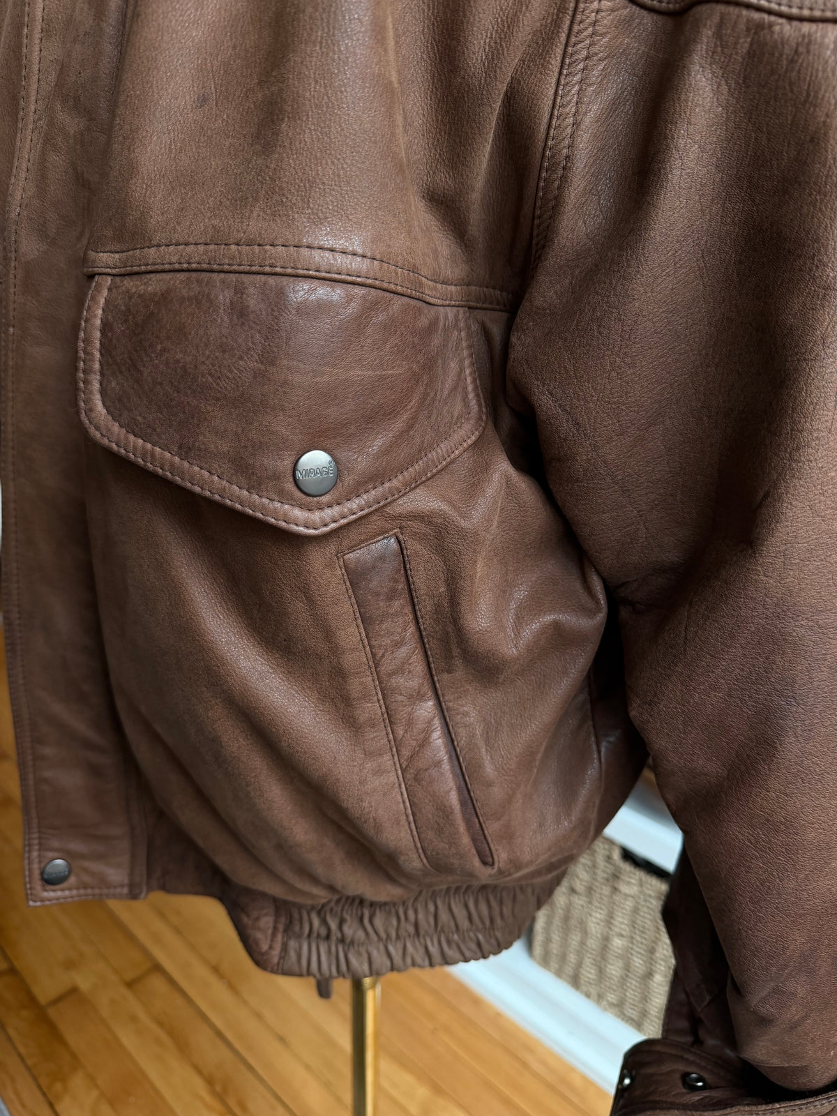 90s Mirage leather bomber. Fits M-XL