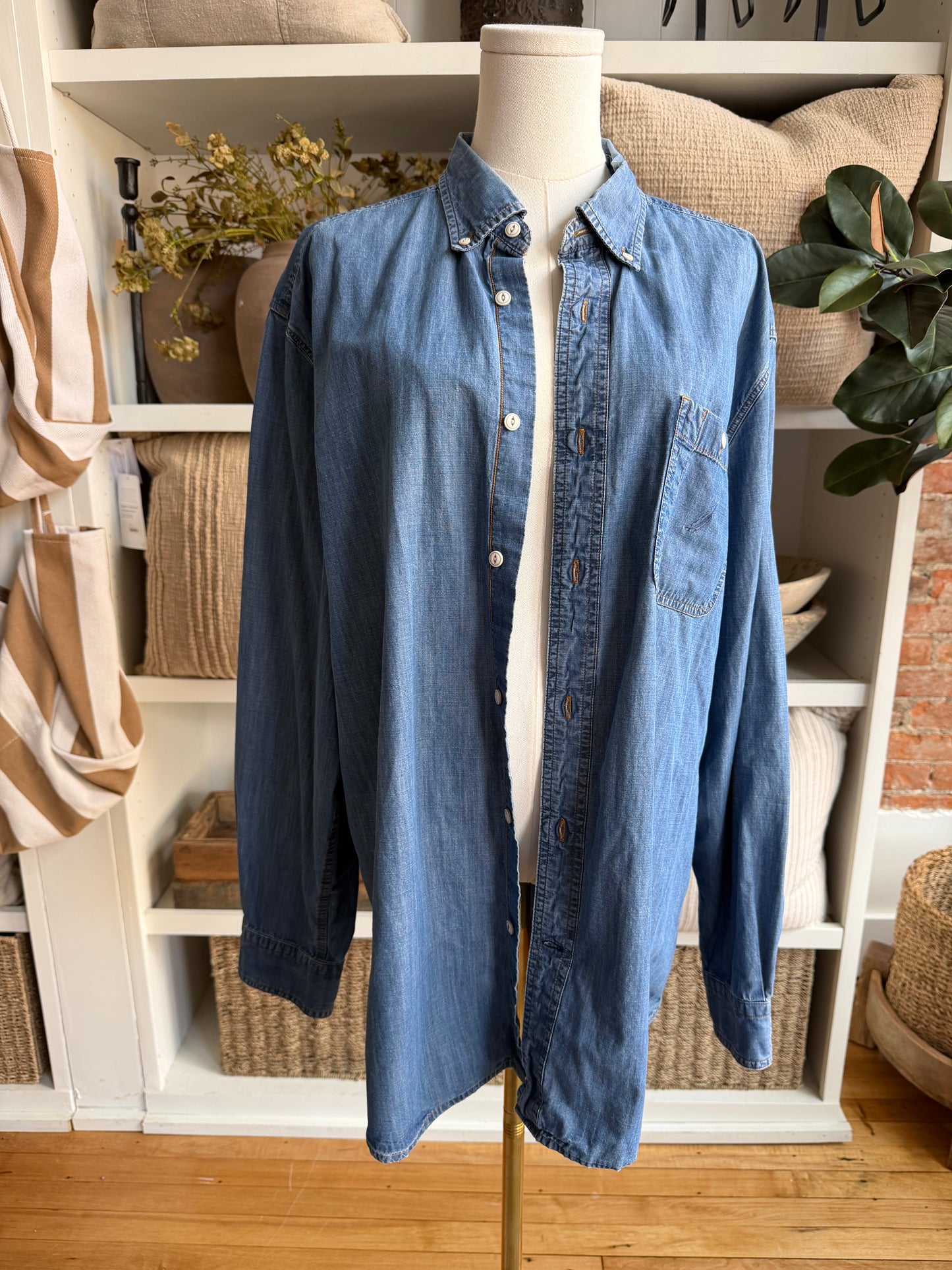 00s Nautica light weight denim button down
