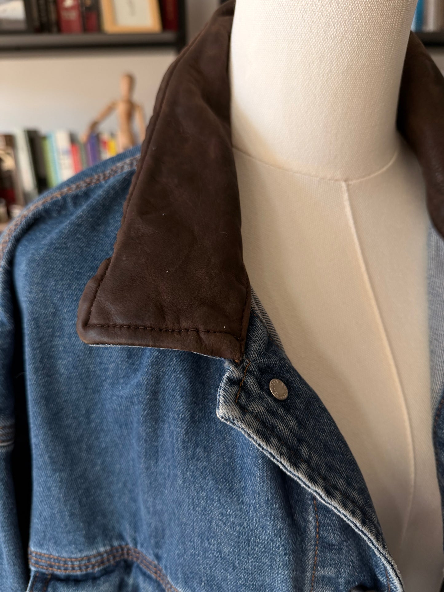 90s Banana Republic denim jacket with leather collar