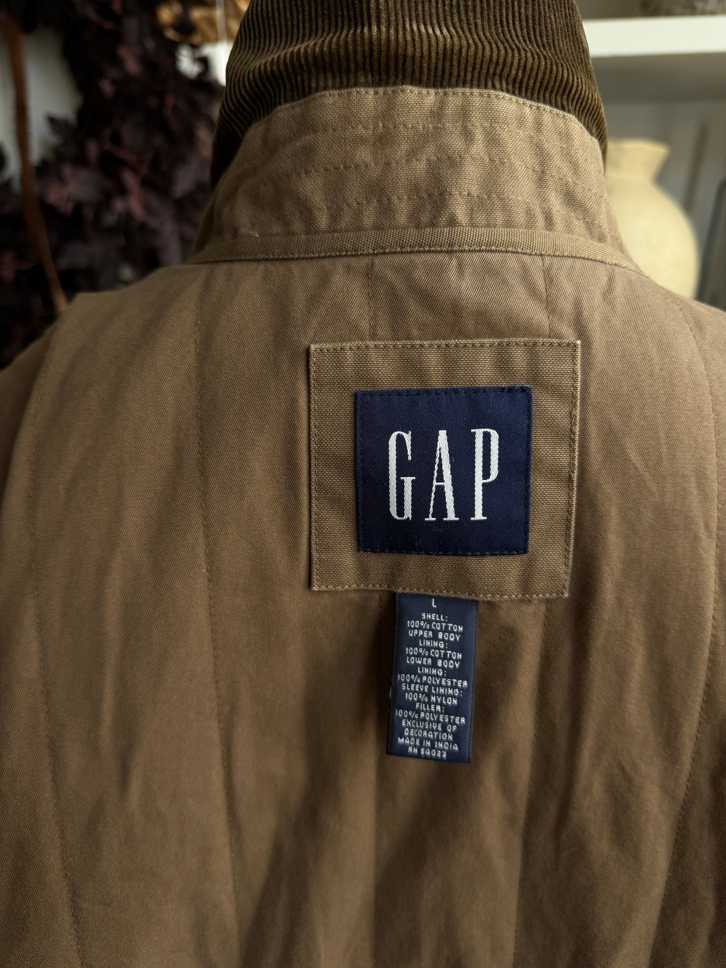 00s Gap brown chore coat with corduroy collar. Fits M-XL