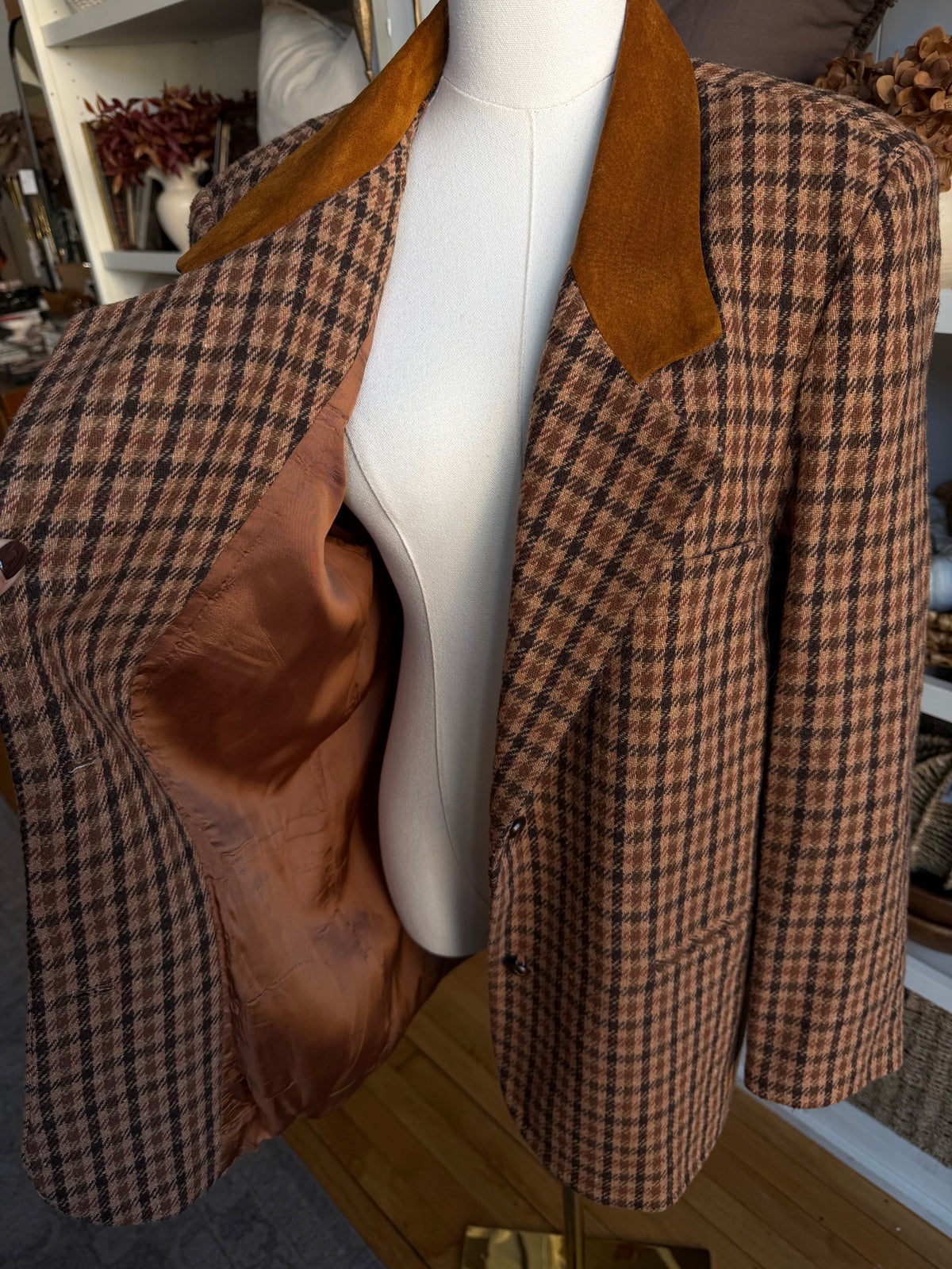90s Brandon Thomas tweed blazer with suede collar. Fits S-L