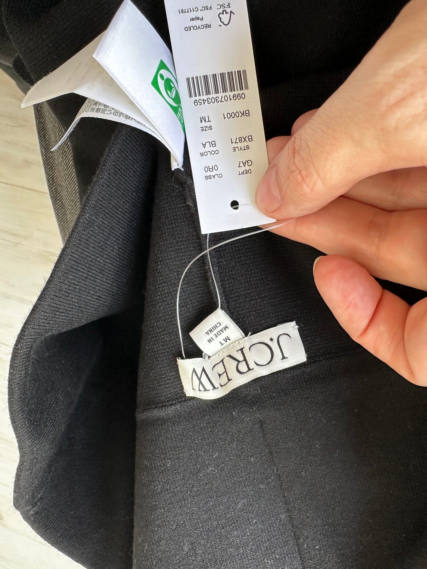 JCrew Delaney kick out sweater pant in black. Size medium tall