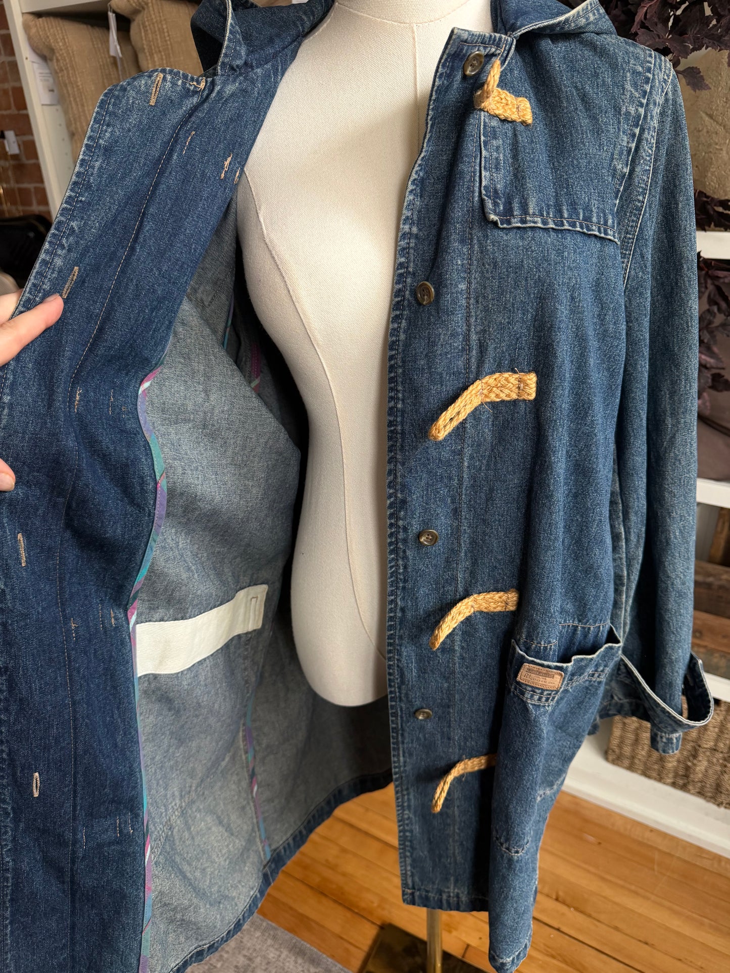90s Lauren Jens Co denim toggle coat. Made in Hong Kong. Fits XS-M