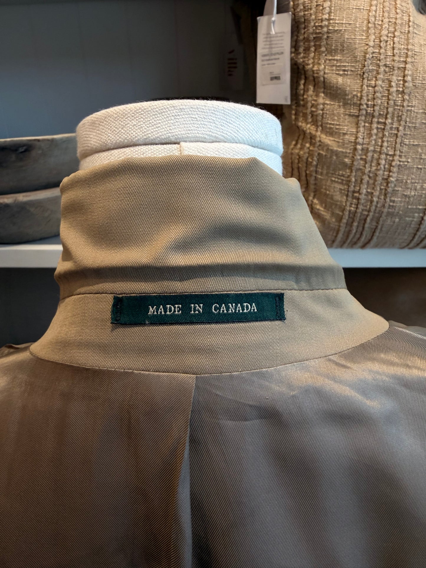 90s Lauren Ralph Lauren light weight wool blazer. Made in Canada