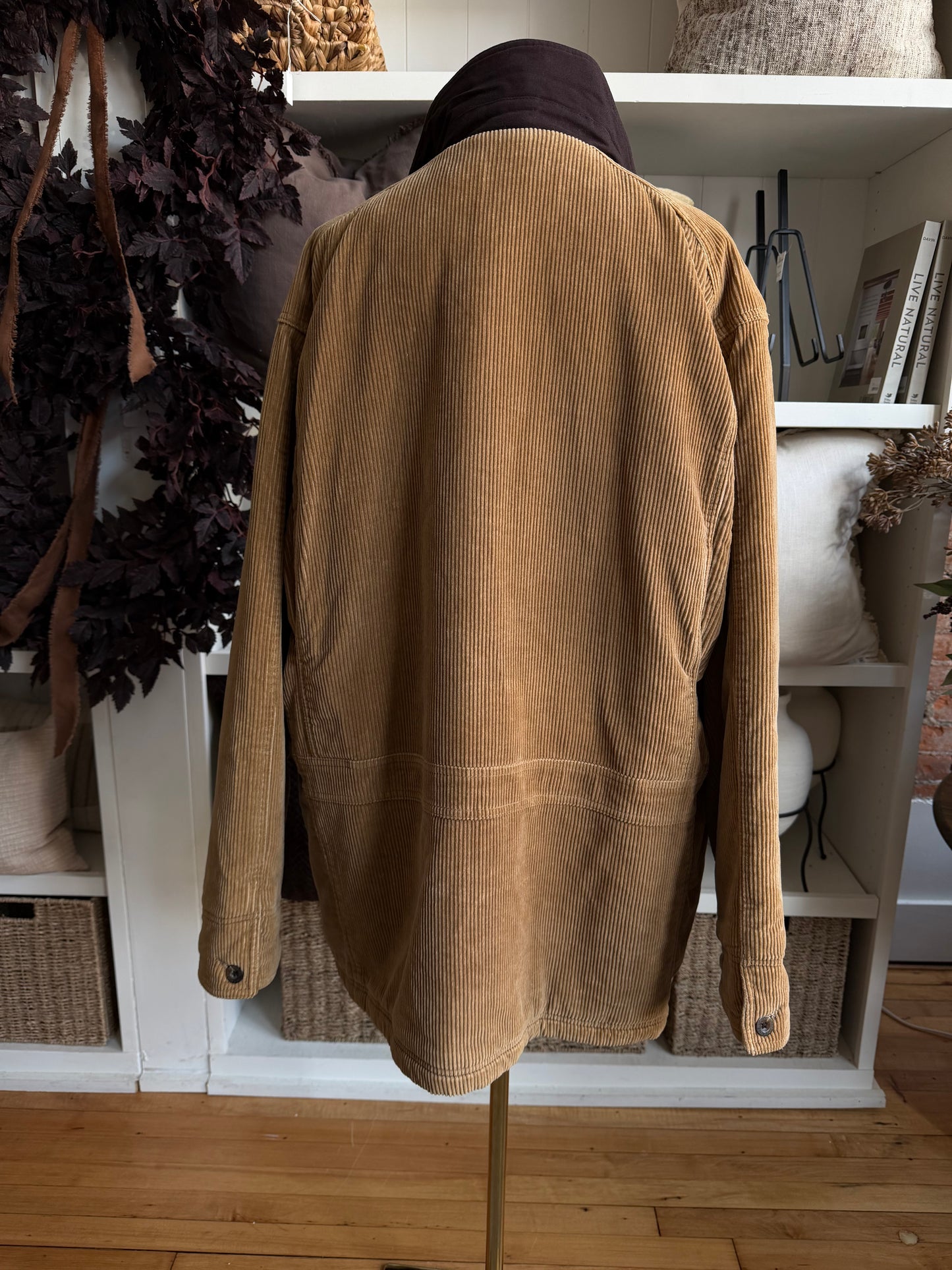 90s Chaps Ralph Lauren corduroy barn coat with leather collar. Fits M-XL