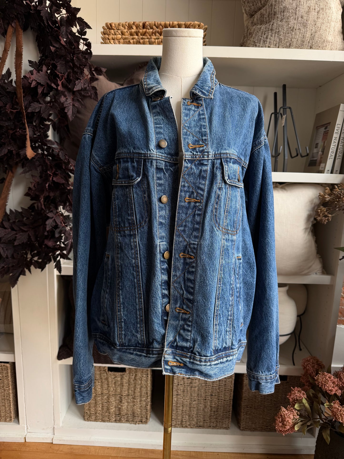 90s Wrangler denim jacket. Fits S-L