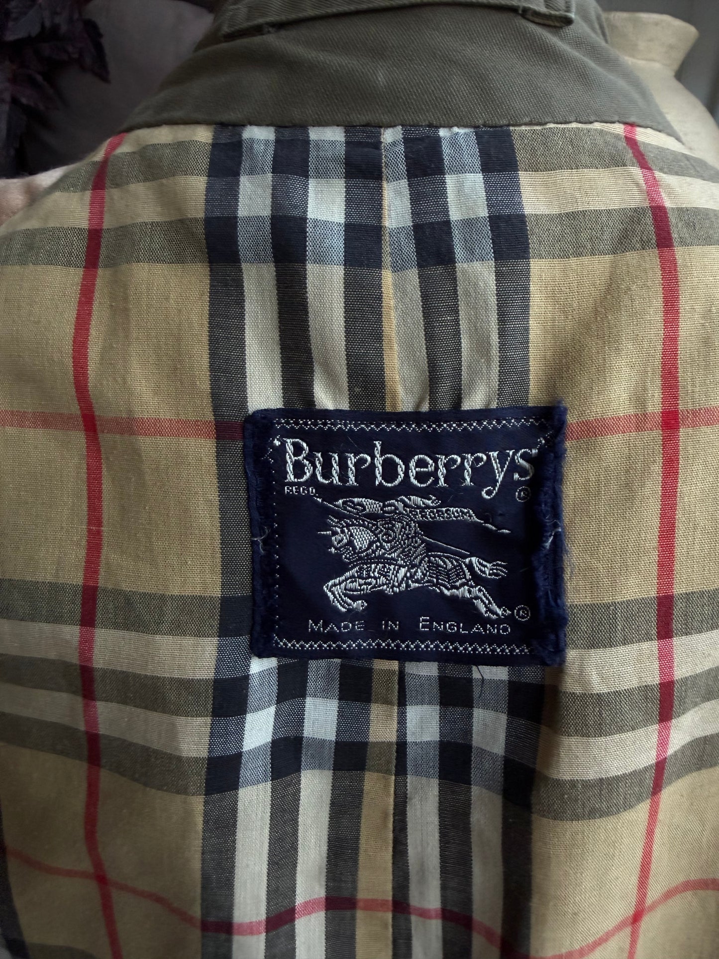 Vintage Burberry olive trench coat. Fits XS-M