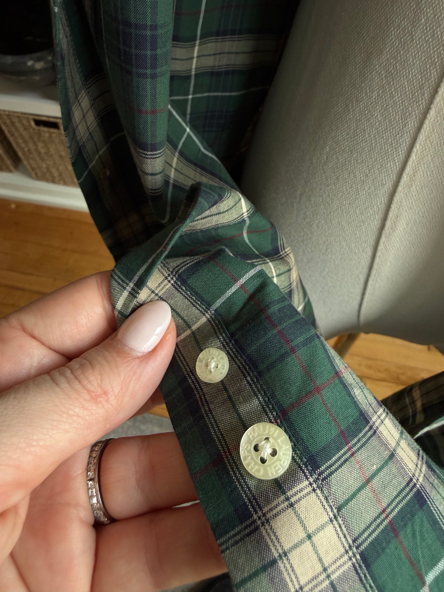 90s Chaps Ralph Lauren plaid button down. Fits S-L