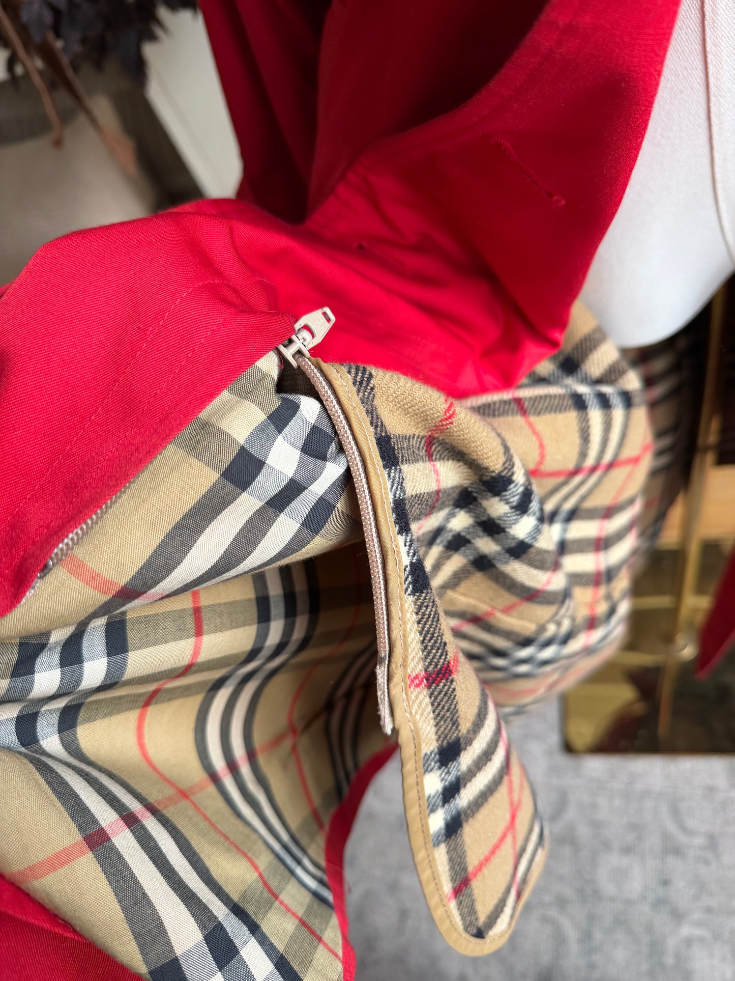 Vintage Burberry red trench coat with wool zip out lining. Fits XXS-S