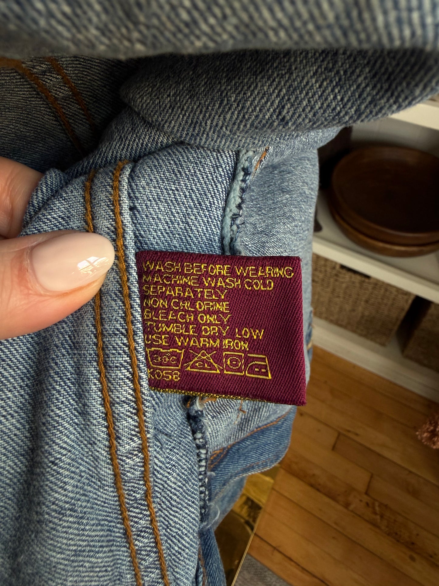 80s Roundy Ridge denim jacket. Made in Hong Kong. Fits XS-M