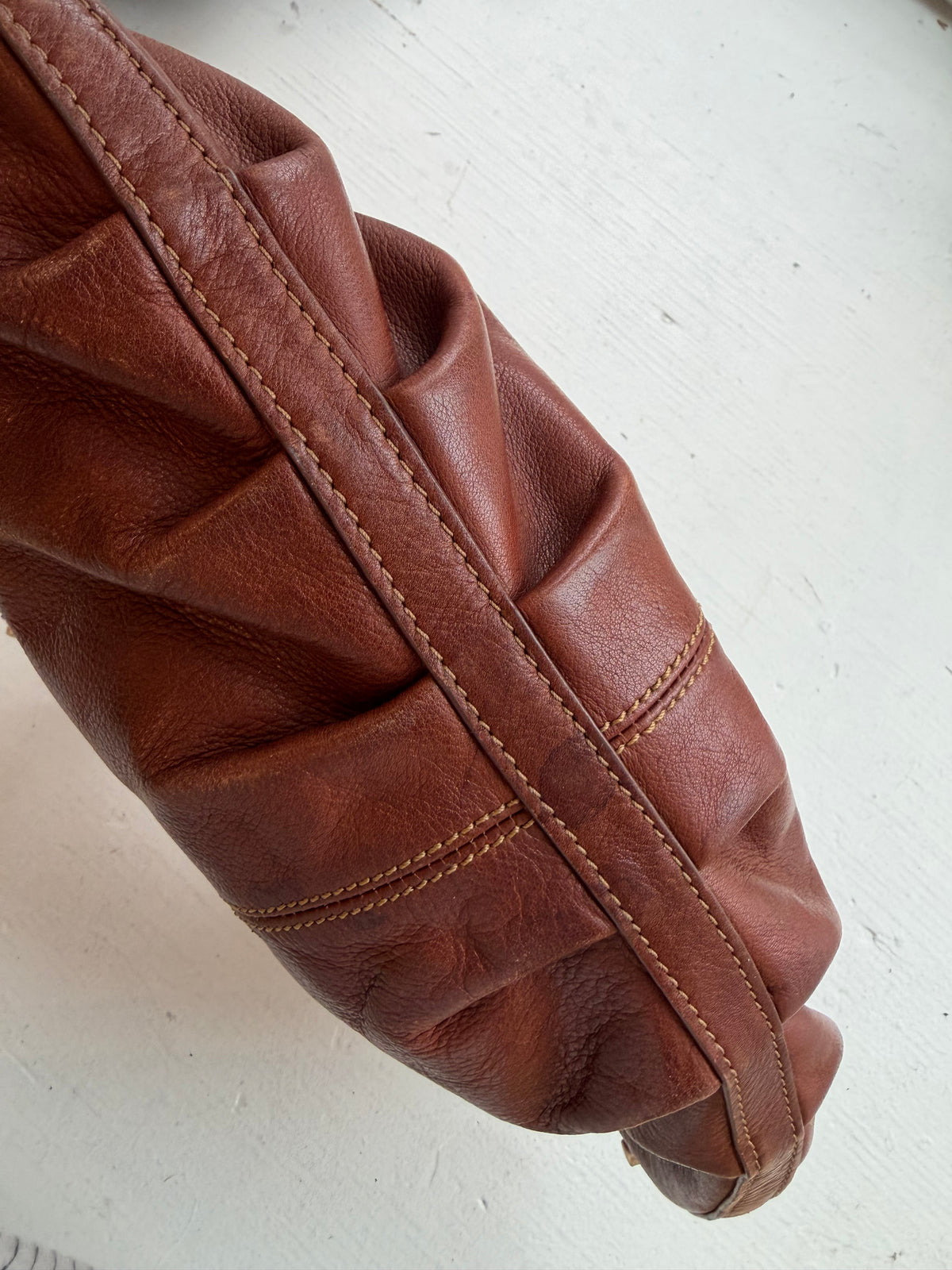 00 Liz Claiborne leather shoulder bag