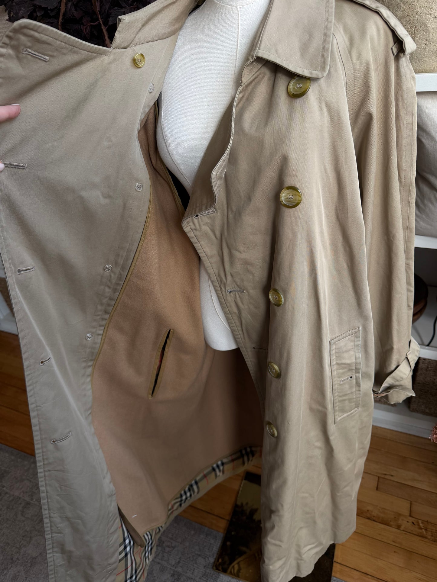 Vintage Burberry khaki trench with zip out wool liner. Fits M-XL