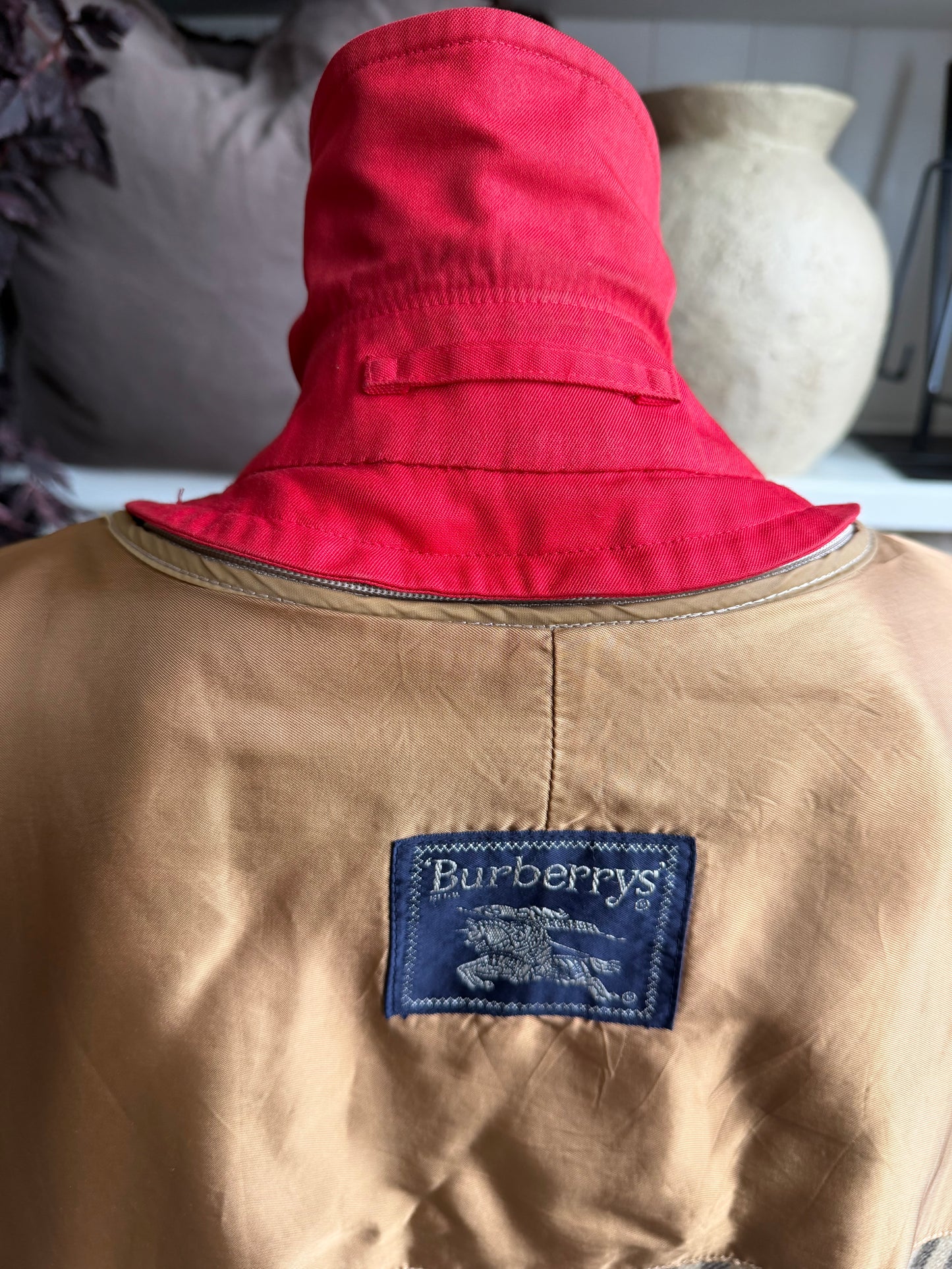 Vintage Burberry red trench coat with wool zip out lining. Fits XXS-S