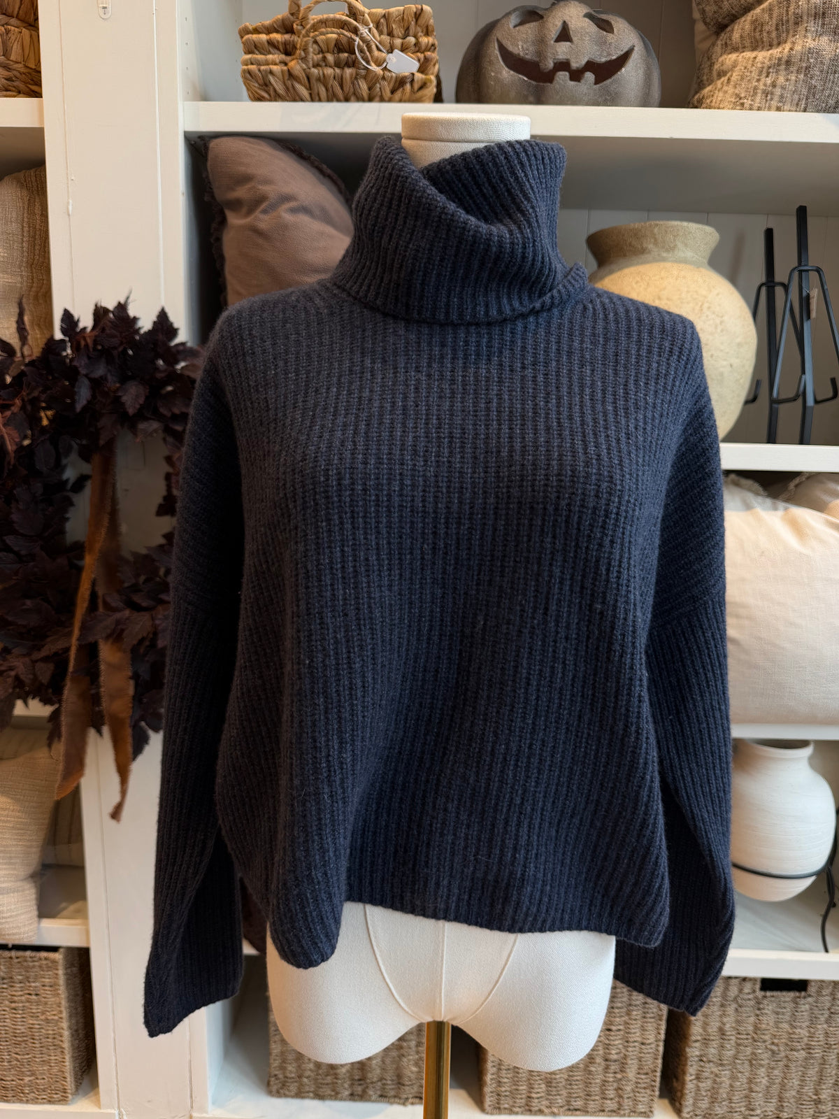 Madewell (Re)sourced cashmere turtleneck sweater in Heather Night. Size M