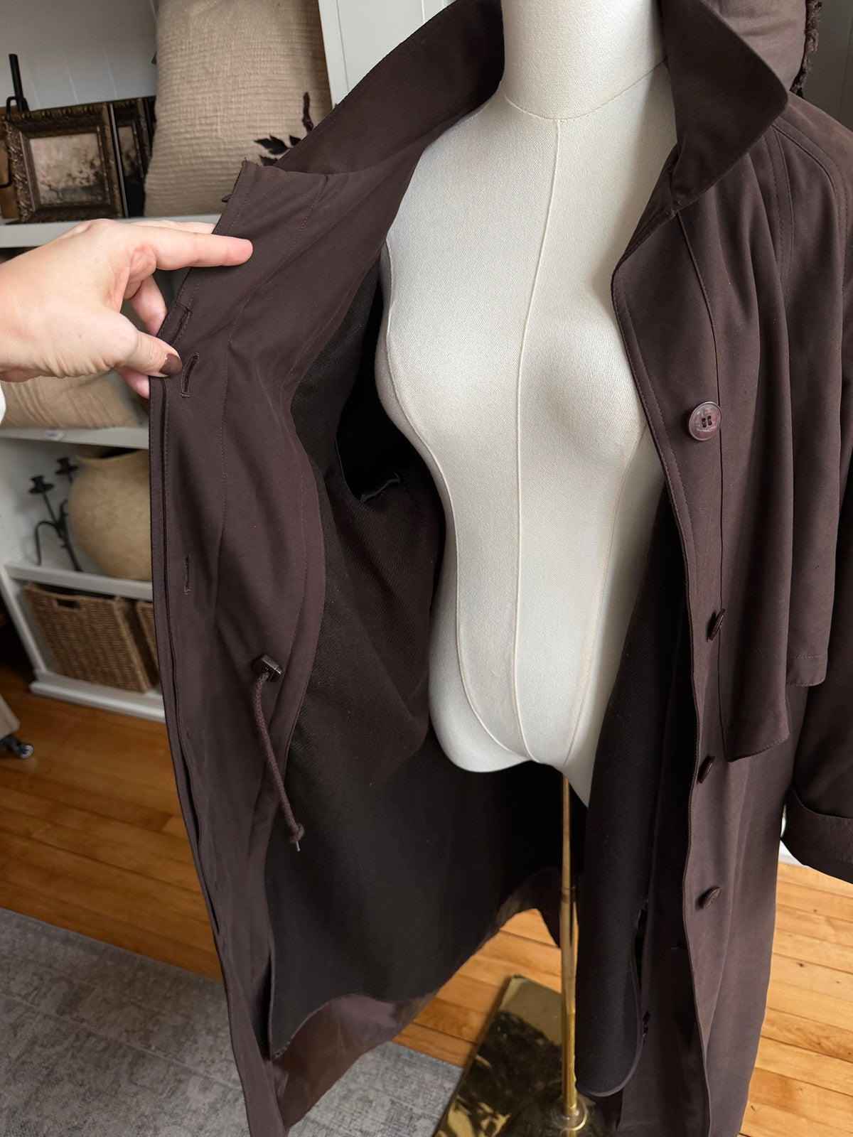 90s Valerie Stevens Petites brown trench. Fits S-L petite