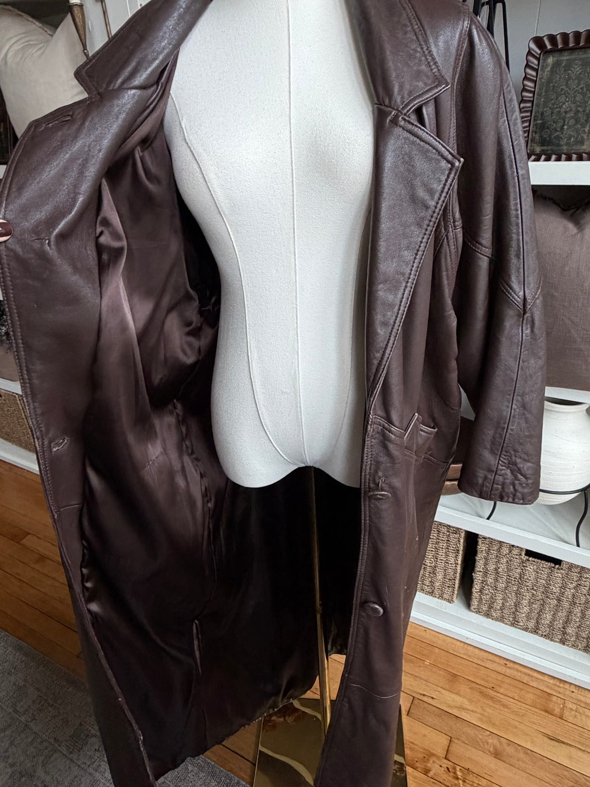 90s Synergy brown leather trench. Fits S-L