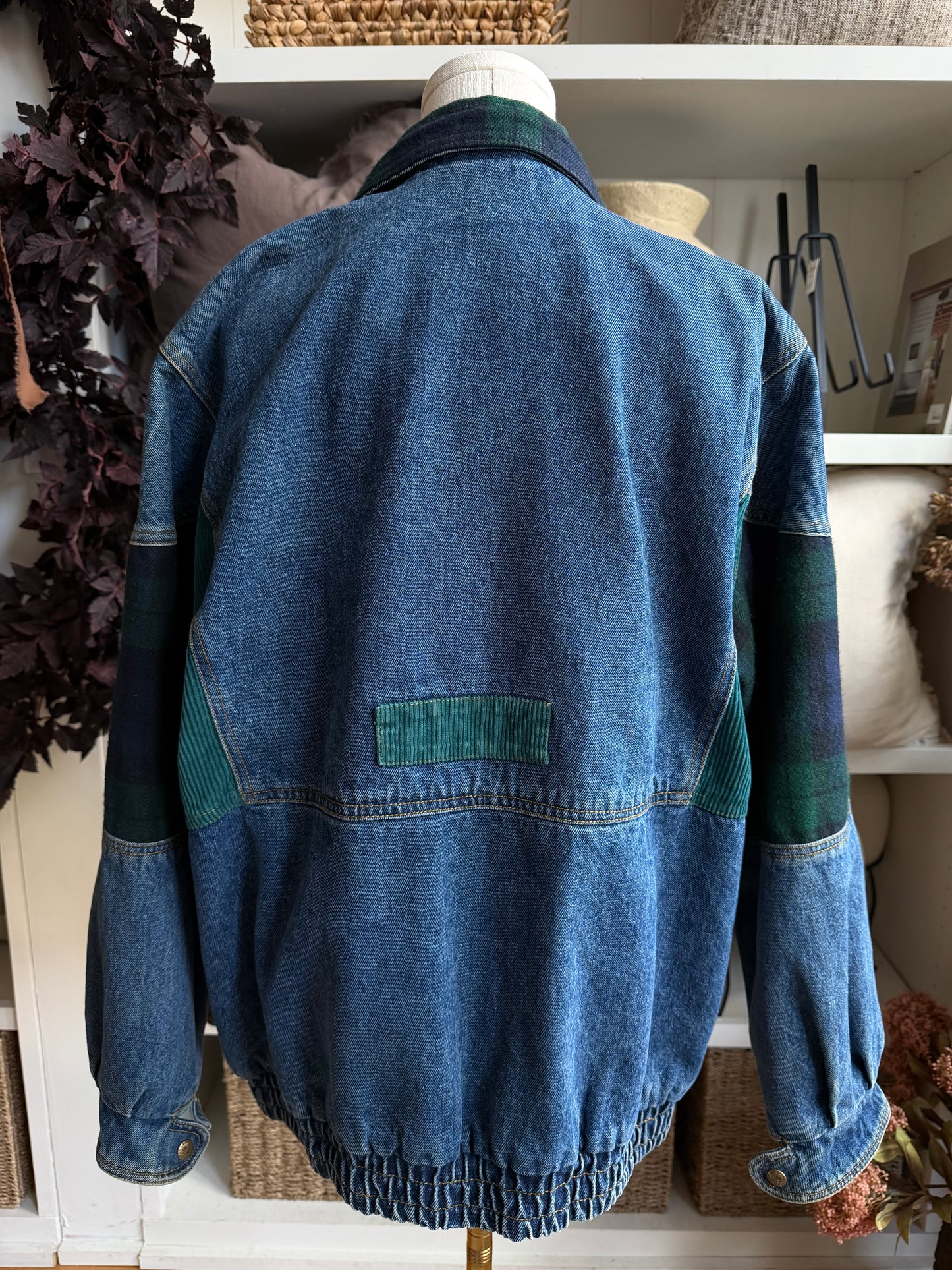 90s Current Scene denim bomber. Fits S-L