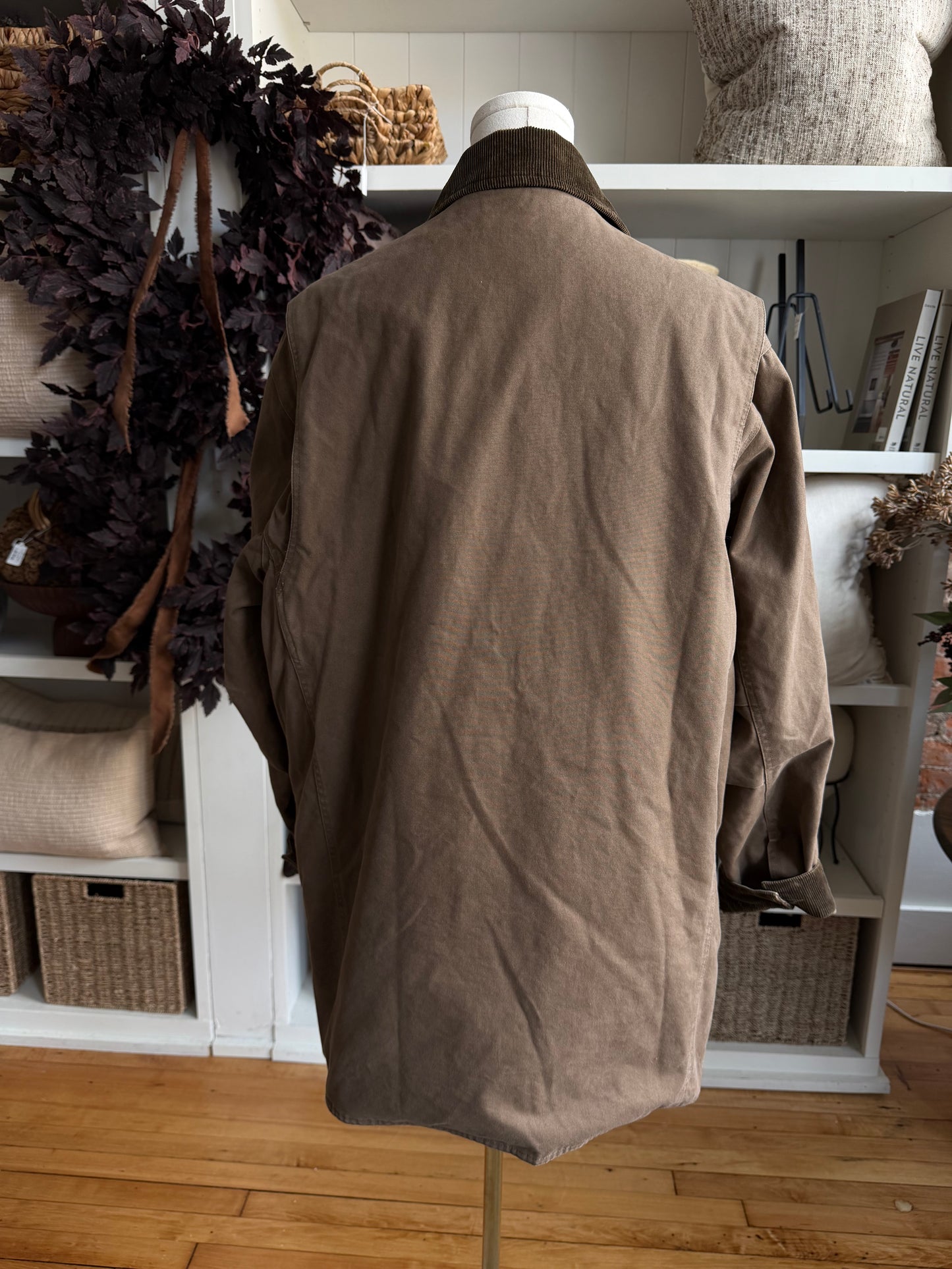 00s Gap brown chore coat with corduroy collar. Fits M-XL