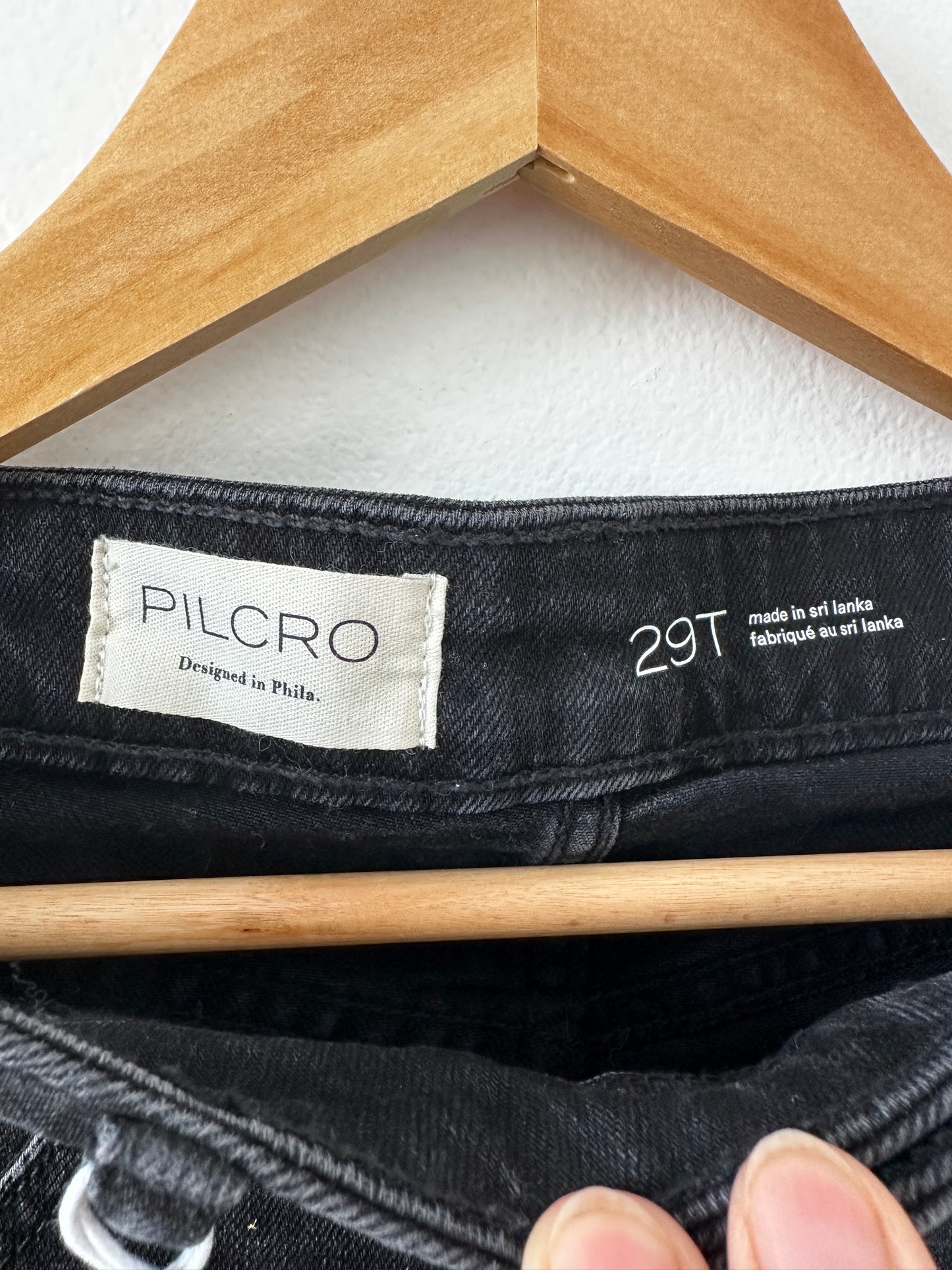 Anthropologie Pilcro Kenna barrel leg jeans. Size 29T
