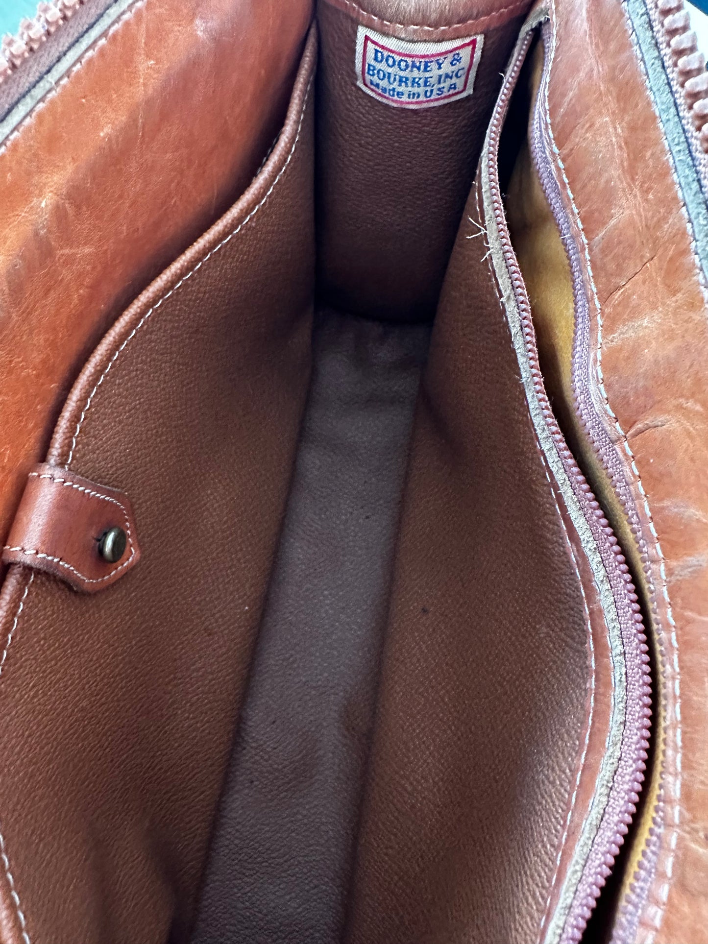 80s/90s Dooney and Bourke zip top crossbody in cream
