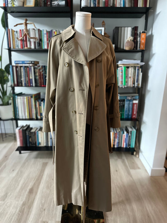 90s Burberry trench. Size 10 X-Long. No zip out lining