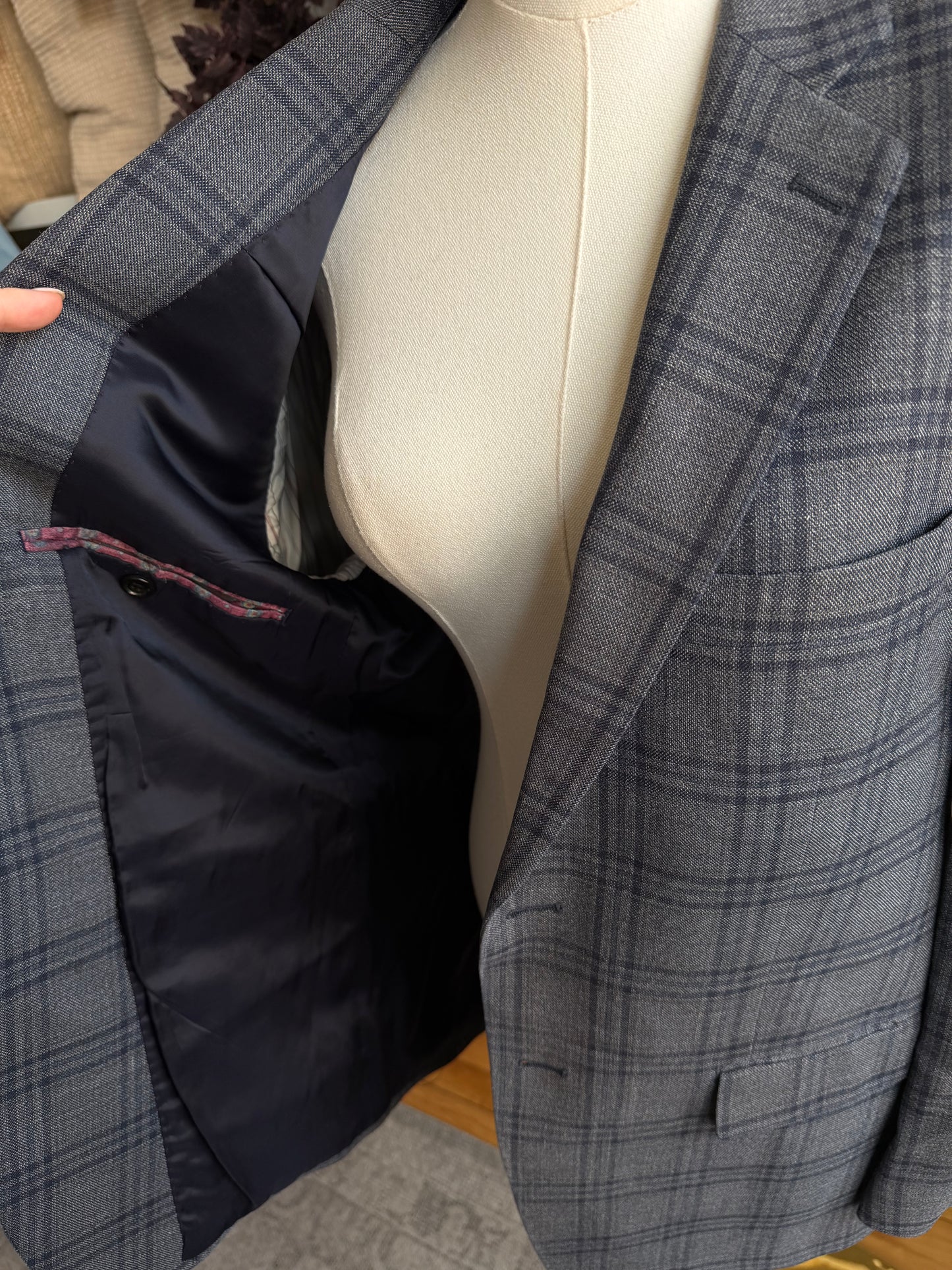 90s Ralph Lauren light weight wool blazer with silk lining. Made in Canada. Fits XS-M