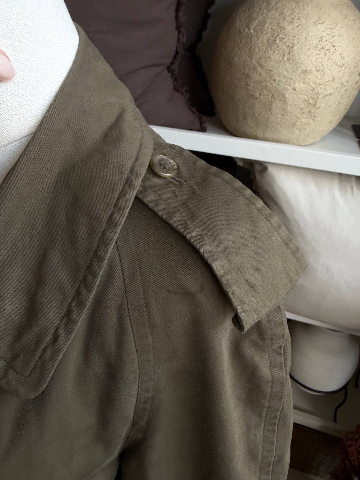 Vintage Burberry olive trench coat. Fits XS-M