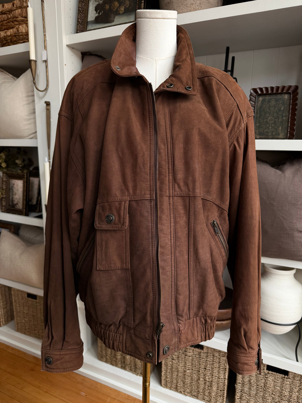 90s Wilson’s Adventure Bound leather bomber. Fits S-L