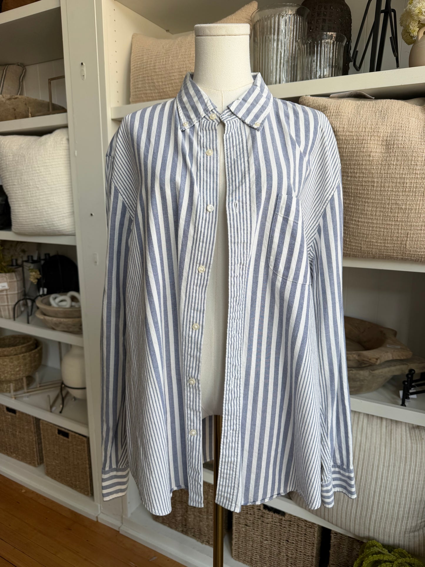 JCrew Broken in Oxford. Size XL. Never worn