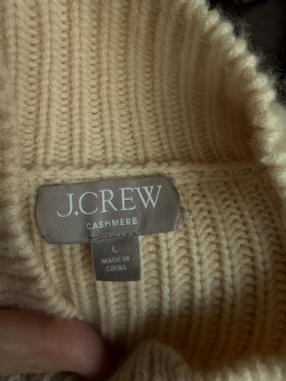 JCrew Cashmere cable knit sweater in cream. Size L