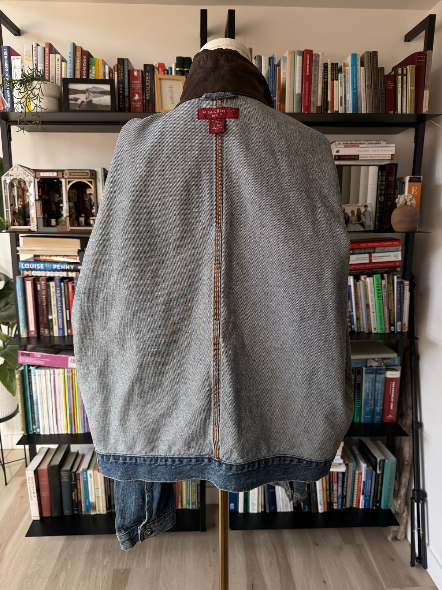90s Banana Republic denim jacket with leather collar