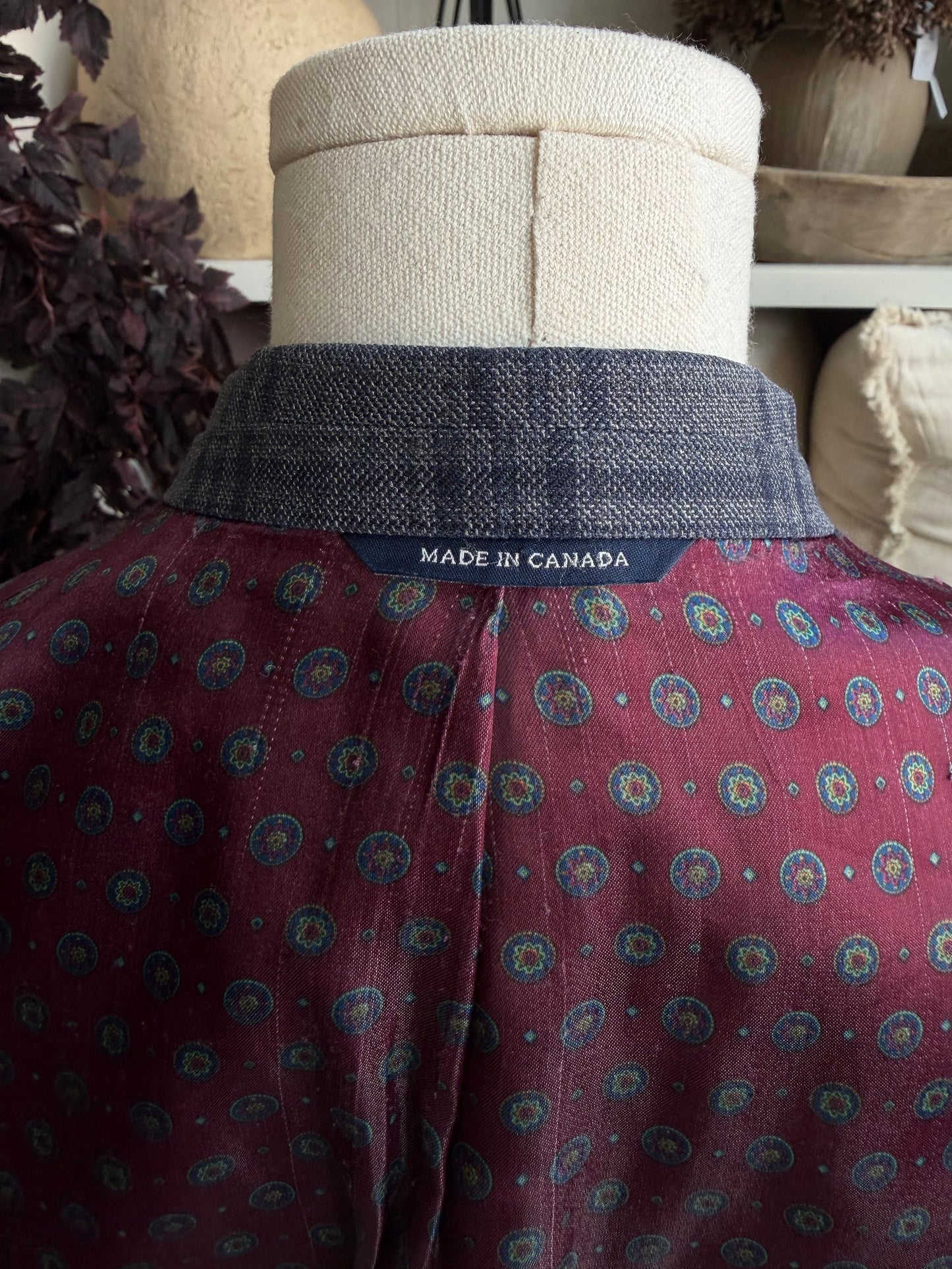 90s Ralph Lauren light weight wool blazer with silk lining. Made in Canada. Fits XS-M