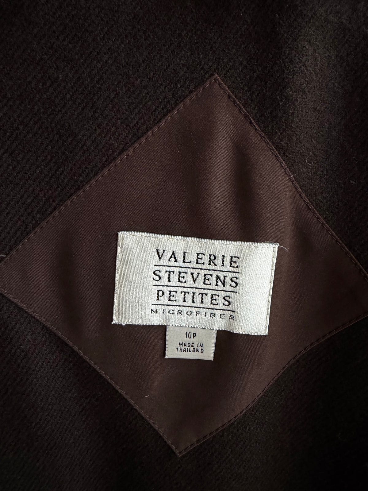 90s Valerie Stevens Petites brown trench. Fits S-L petite