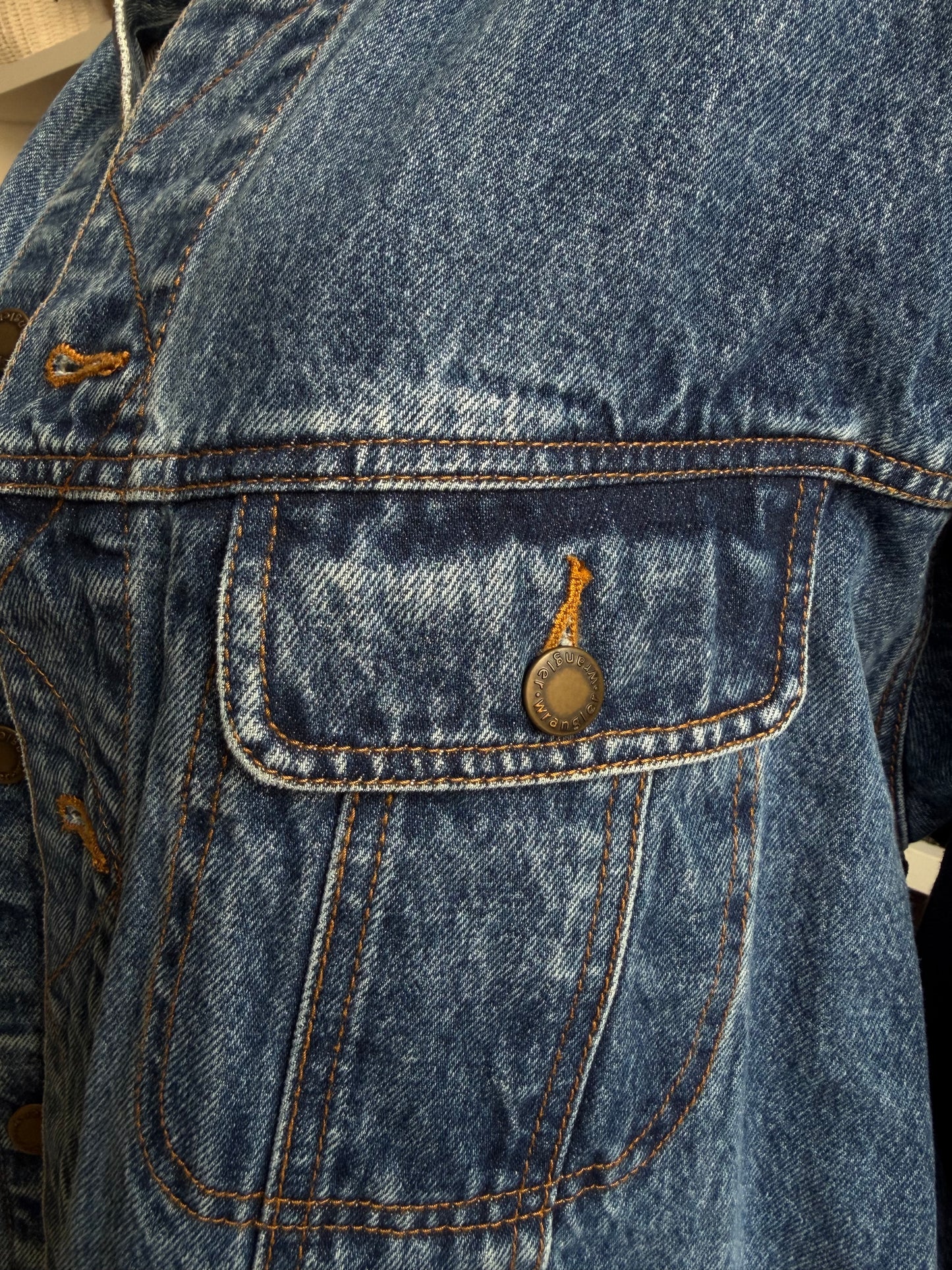 90s Wrangler denim jacket. Fits S-L