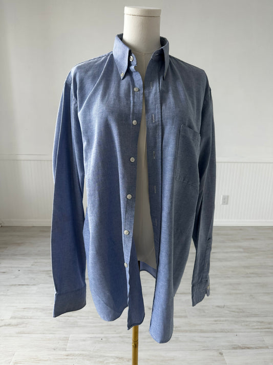 90/ Van Heusen blue oxford button down. Made in the USA