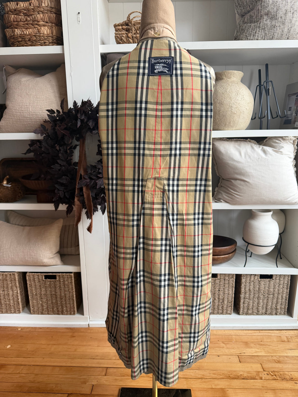 Vintage Khaki Burberry Trench. Fits S-L