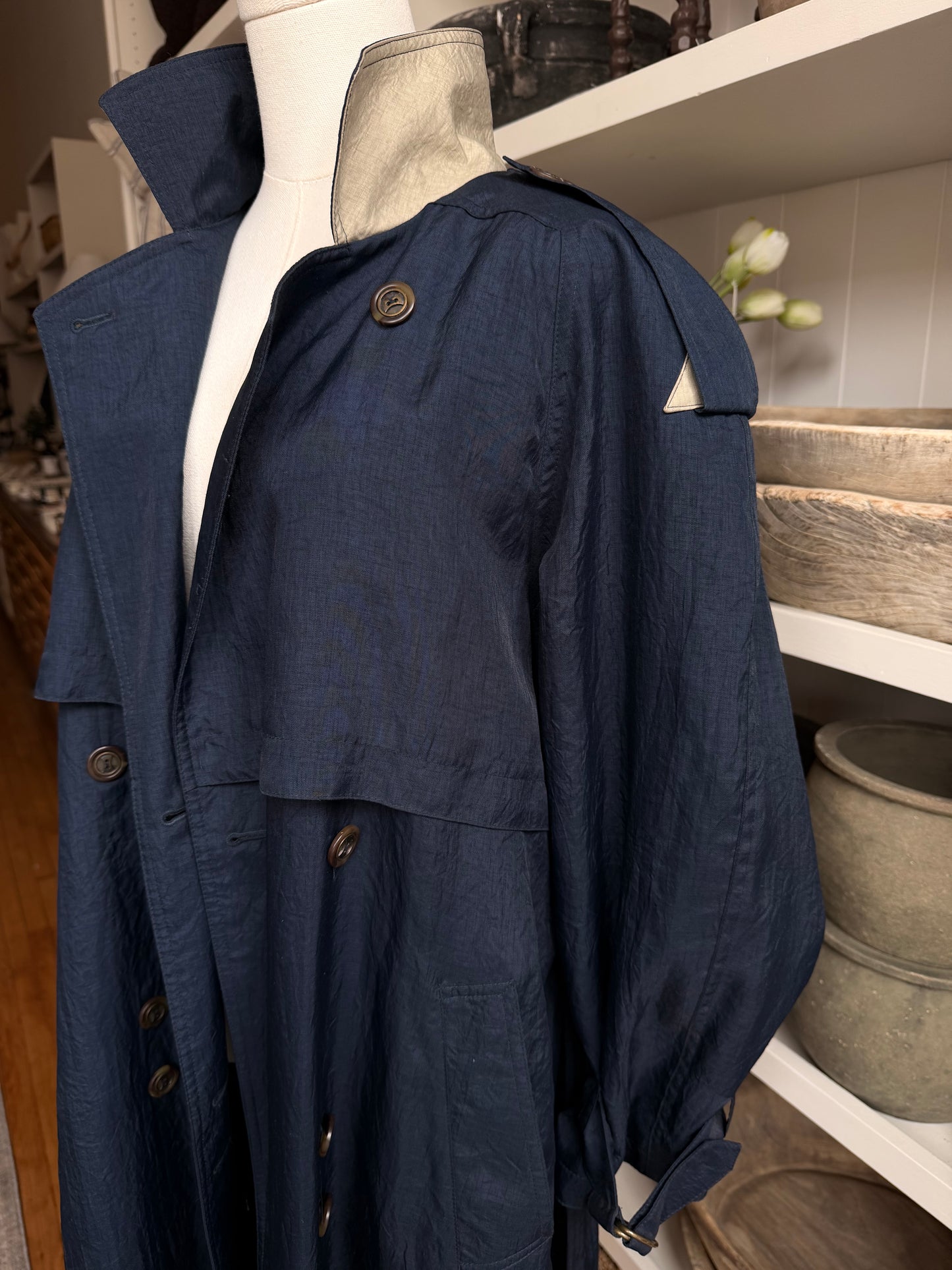 90s Club 5’4’ Petite navy light weight trench.