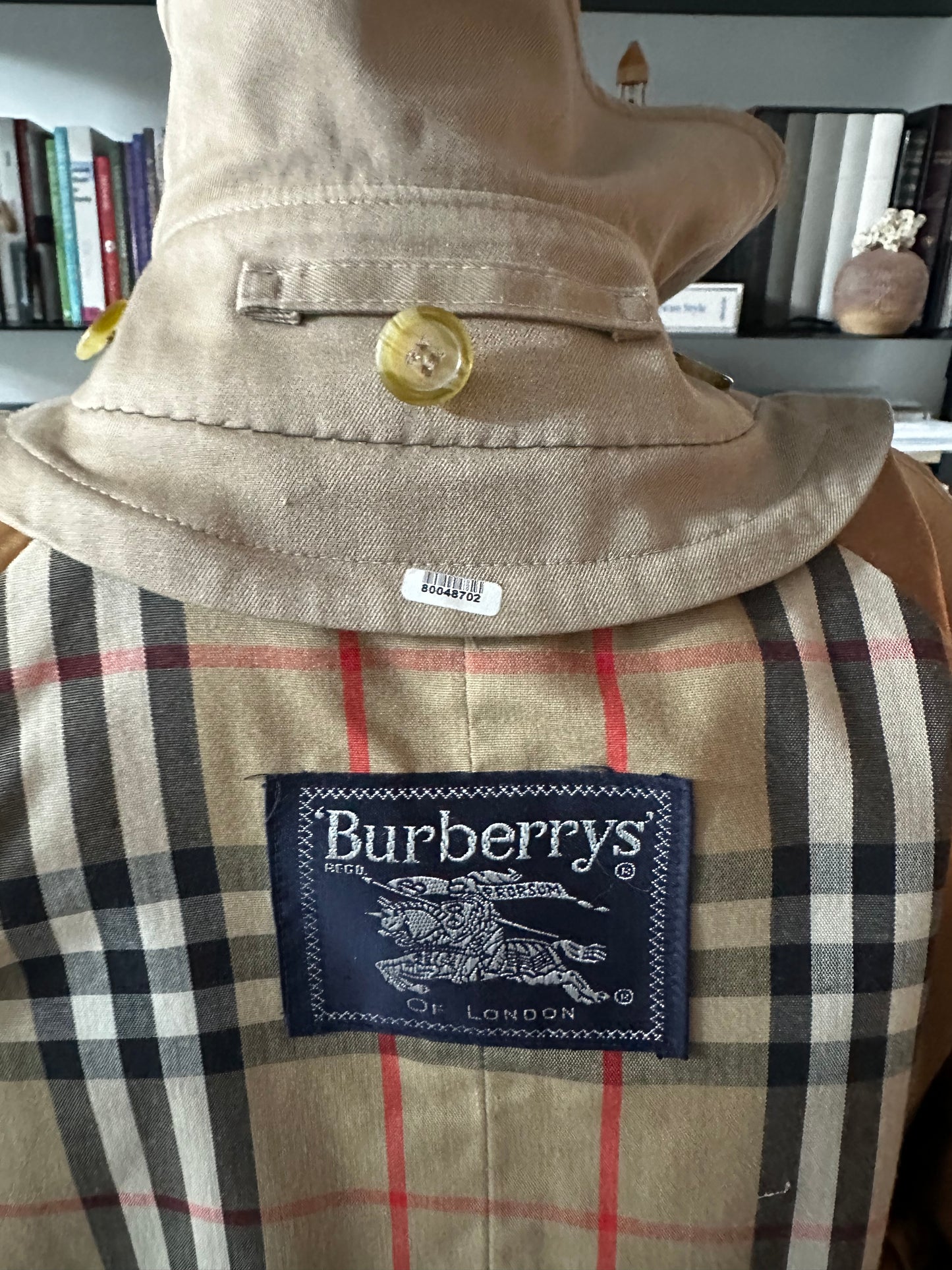 90s Burberry trench. Size 10 X-Long. No zip out lining
