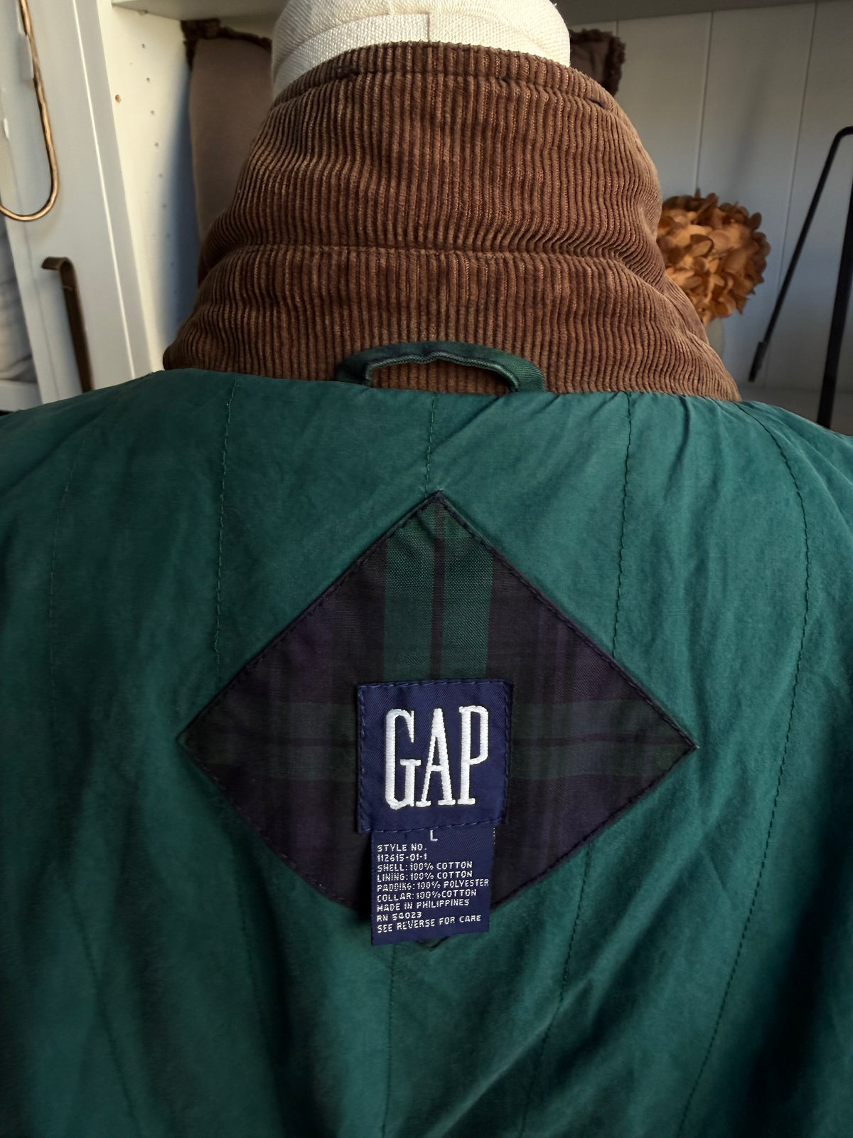 90s Gap black watch plaid barn coat. Fits M-XL
