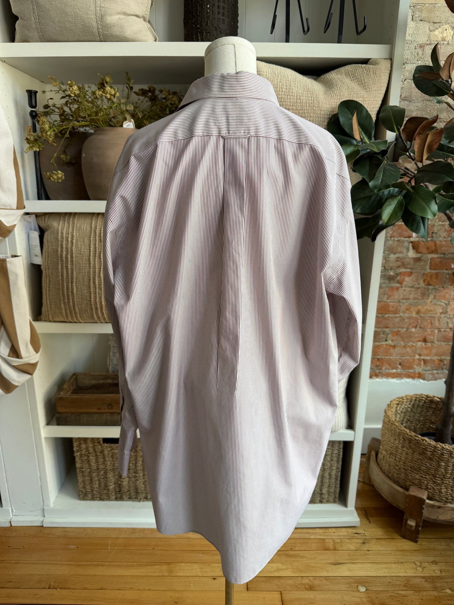 90s around Tree & Yorke Gold Label striped poplin button down. Made in Hong Kong